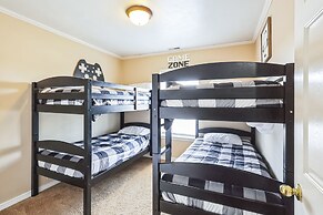 Cozy Corner Oasis With Hot Tub 4 Bedroom Home