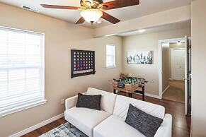 Cozy Corner Oasis With Hot Tub 4 Bedroom Home