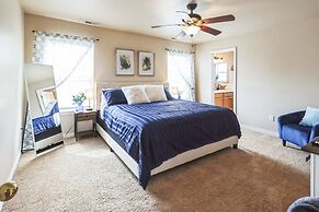 Cozy Corner Oasis With Hot Tub 4 Bedroom Home