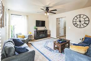 Cozy Corner Oasis With Hot Tub 4 Bedroom Home