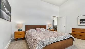 Luxury Lakeview 3 Bedroom Home