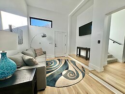 Luxury Lakeview 3 Bedroom Home