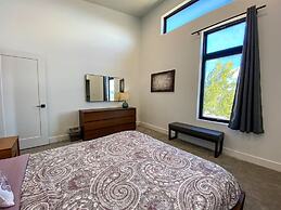 Luxury Lakeview 3 Bedroom Home