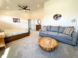 Luxury Lakeview 3 Bedroom Home