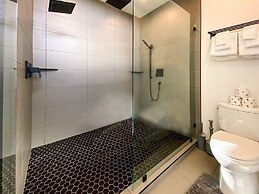 Luxury Lakeview 3 Bedroom Home