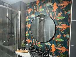 The Exclusive Jacuzzi Apartment