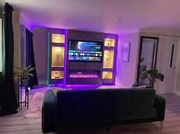 The Exclusive Jacuzzi Apartment