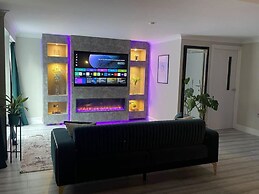 The Exclusive Jacuzzi Apartment