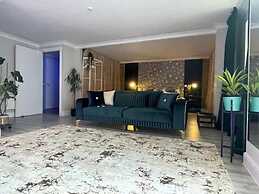 The Exclusive Jacuzzi Apartment