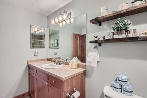 Cozy 1BR Near Trails w/ Shuttle to Slopes and Town