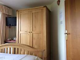 Room-orchard Manor, Fore Street, Nr Trur