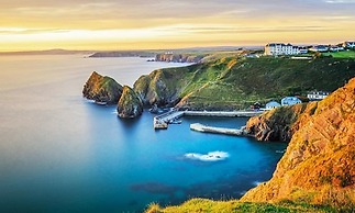 Room-orchard Manor, Fore Street, Nr Trur