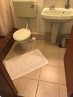 Room-orchard Manor, Fore Street Probus,