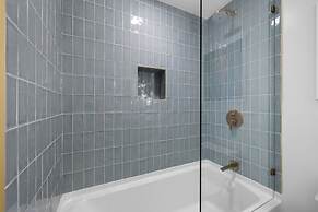 Elegant Studio with Panoramic City Views