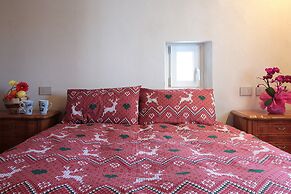 Baita Tersilia Near Lake And Mountain