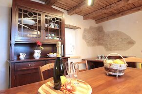 Baita Tersilia Near Lake And Mountain