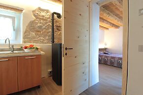 Baita Tersilia Near Lake And Mountain