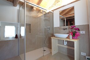 Baita Tersilia Near Lake And Mountain