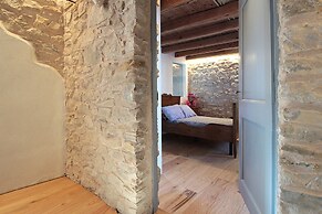 Baita Tersilia Near Lake And Mountain