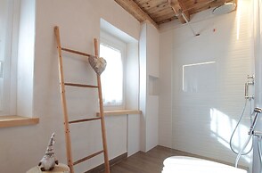 Baita Tersilia Near Lake And Mountain