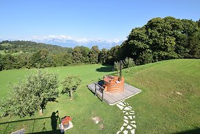 Baita Tersilia Near Lake And Mountain