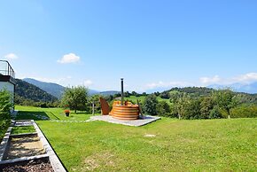 Baita Tersilia Near Lake And Mountain