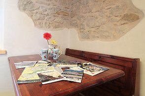 Baita Tersilia Near Lake And Mountain