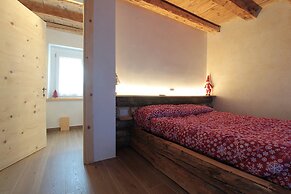 Baita Tersilia Near Lake And Mountain