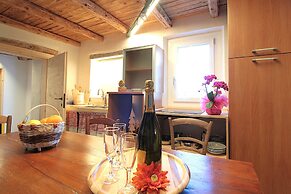 Baita Tersilia Near Lake And Mountain