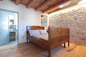 Baita Tersilia Near Lake And Mountain