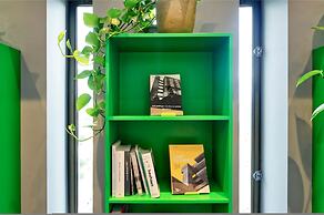 Upscale Two-bedroom Home in a Brutalist Setting