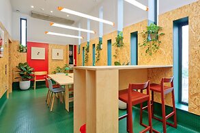 Upscale Two-bedroom Home in a Brutalist Setting