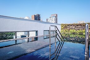 Pinheiros piscina vaga -Brazilian Corner