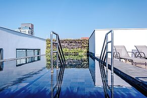 Pinheiros piscina vaga -Brazilian Corner