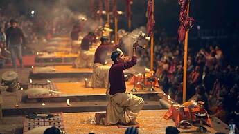 Hotel H M International