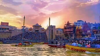 Hotel H M International