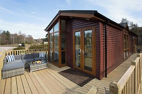Bluebell Lodge - Sleeps 4,hot Tub, Loch & Woodland