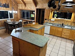 Mount Peale Country Inn and Cabins