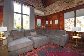 Midtown Castle - Royal in Columbus