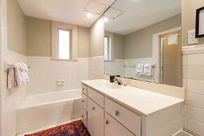 Midtown Castle - Royal in Columbus