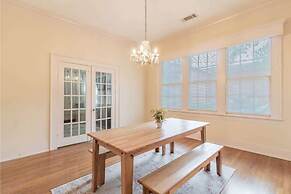 Near Museum  Midtown Main House