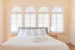 Near Museum  Midtown Main House