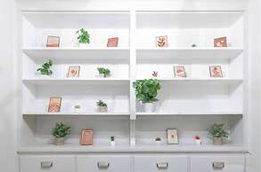 Near Museum  Midtown Main House