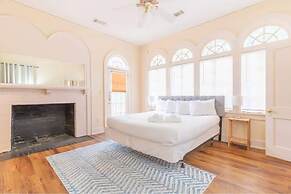 Near Museum  Midtown Main House