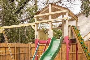 Near Museum  Midtown Main House