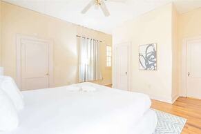 Near Museum  Midtown Main House