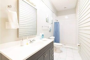 Near Museum  Midtown Main House