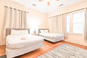 Near Museum  Midtown Main House