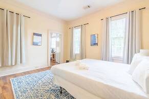 Near Museum  Midtown Main House