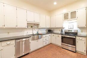 Near Museum  Midtown Main House